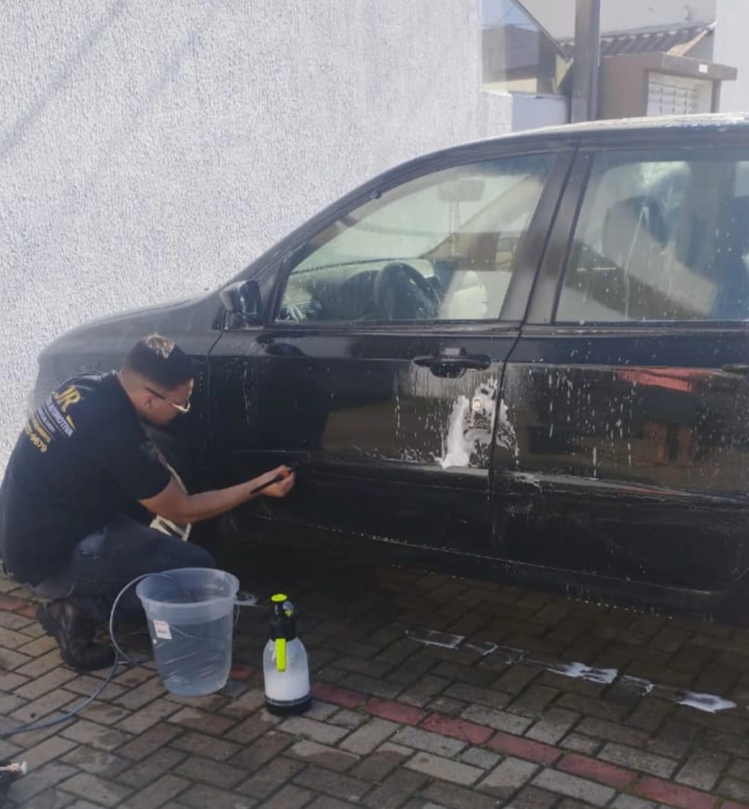 Atendimento delivery da JR Estética Automotiva em condomínio