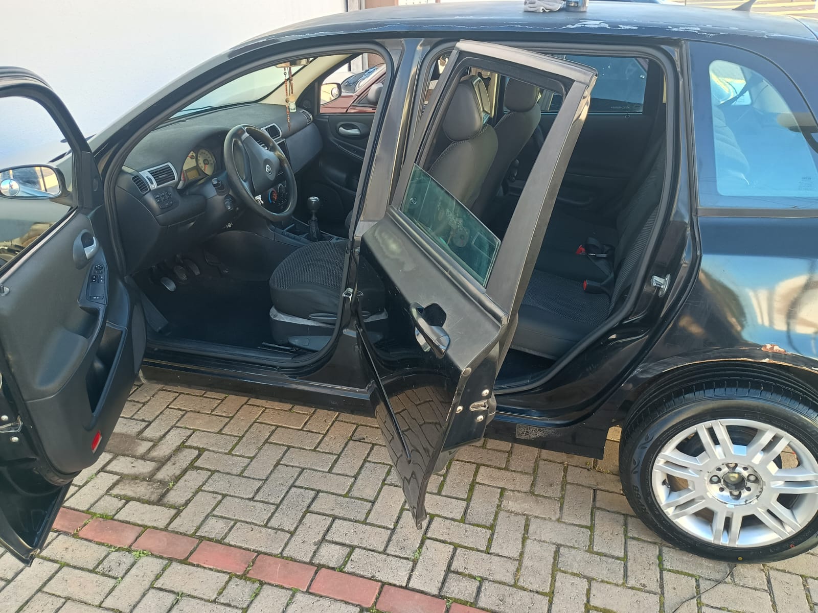 Interior completo após serviço de limpeza automotiva
